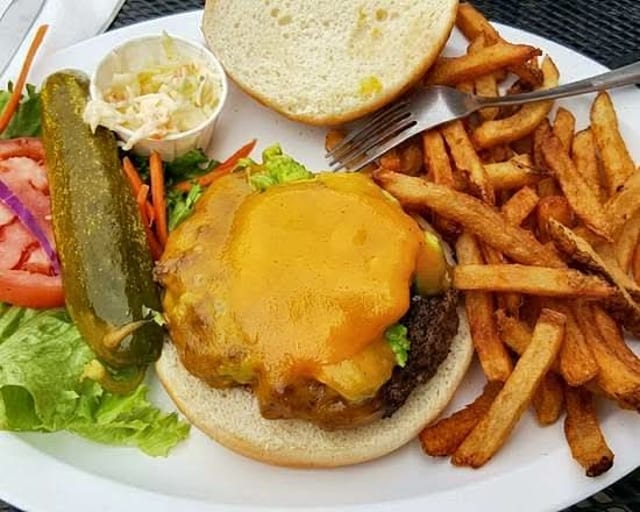 Avocado Cheese Burger.